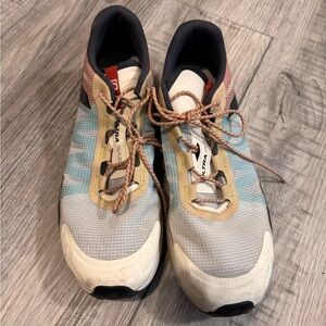 Salomon Men's Cream and Black Athletic Shoes